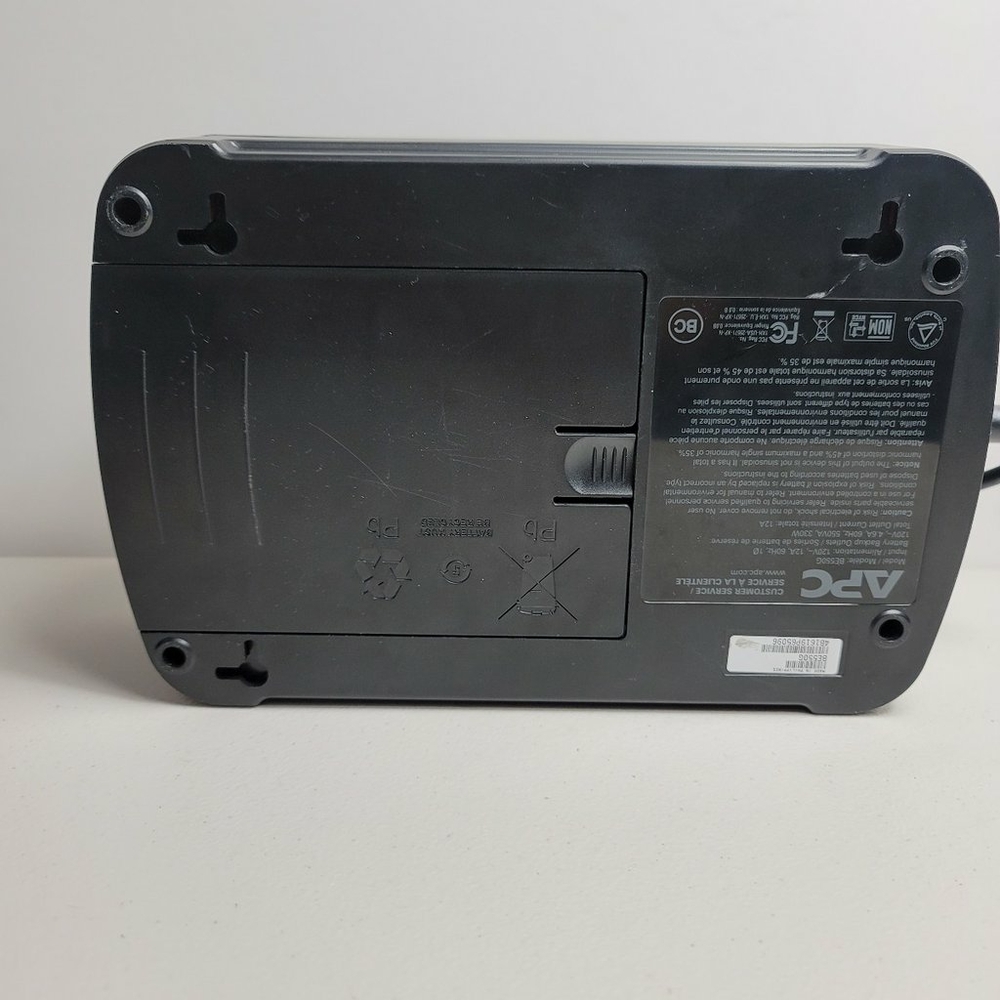 APC Back-UPS ES 550 BE550G 8-Outlet Battery Back Up Surge Protector - Picture 8 of 9